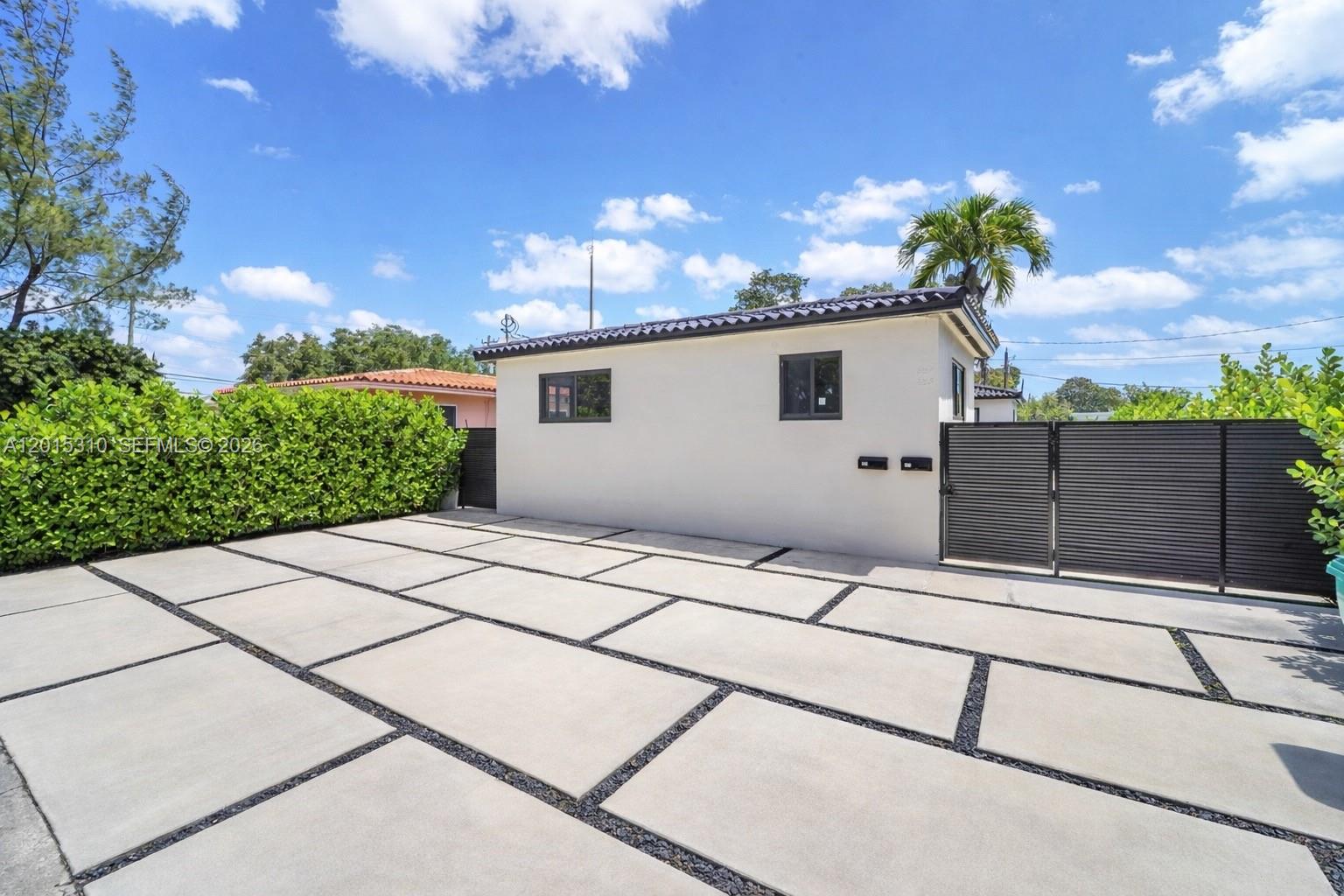 AUBURNDALE TAMIAMI TRAIL - Residential Lease