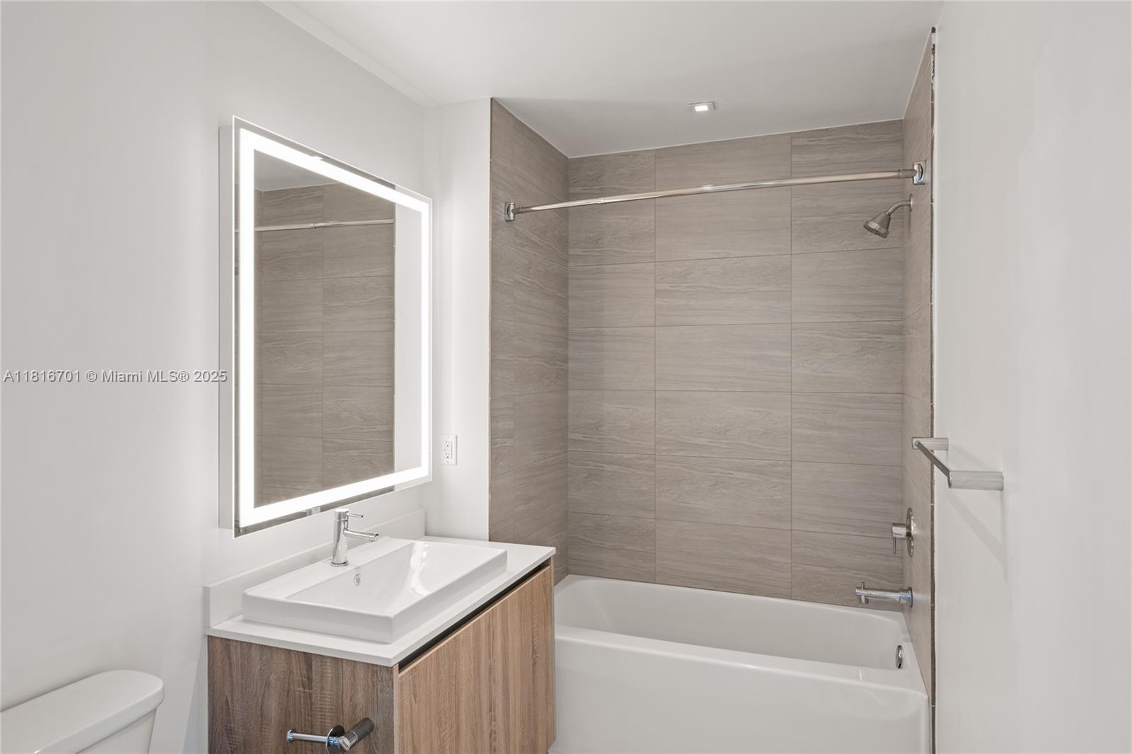 AVENTURA PARKSQUARE - Residential Lease