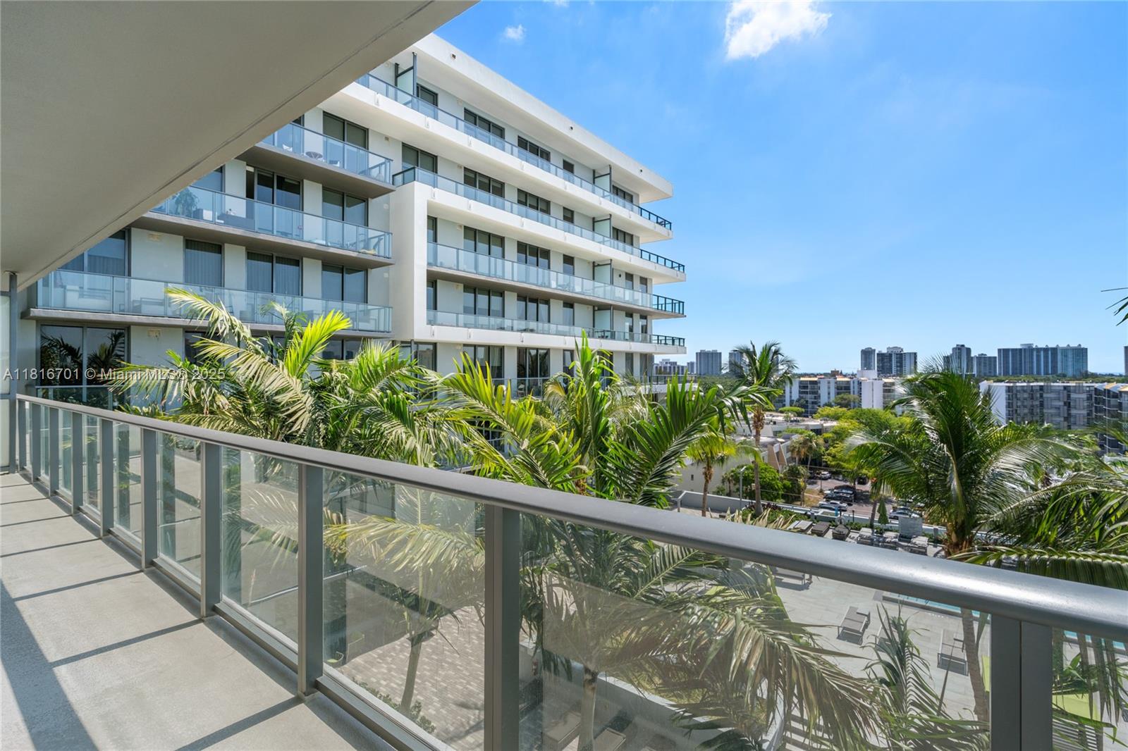 2960 Ne 207th St 815, Aventura, Miami-Dade County, Florida - 2 Bedrooms  
2 Bathrooms - 