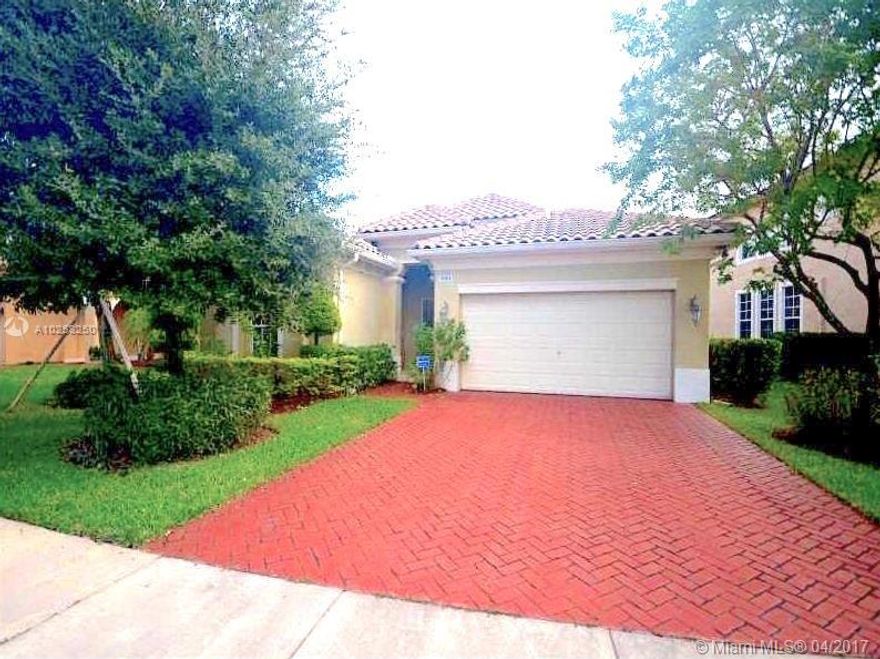 BEAUTIFUL LAKEFRONT PROPERTY, READY TO MOVE IN CONDITIONS, ALL TILE FLOORS, UPGRADED KITCHEN WITH GRANITE COUNTER TOPS, APPLIANCES, WOODEN CABINETS, WINDOW TREATMENTS, SPACIOUS FLOOR PLAN LAY OUT OFFERS FORMAL DINNING AREAS, FAMILY ROOM, AND MORE. **AMAZING LAKE VIEWS**.