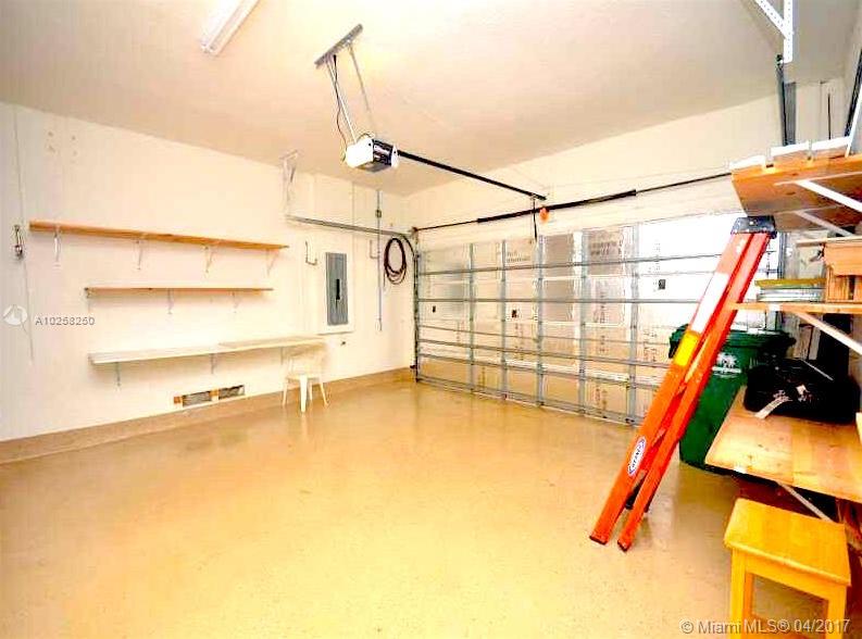 SANTORINI ISLES - Residential Lease