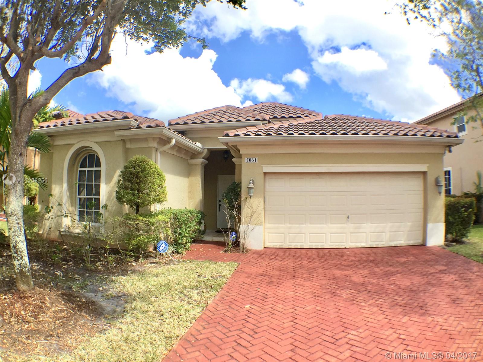 SANTORINI ISLES - Residential Lease