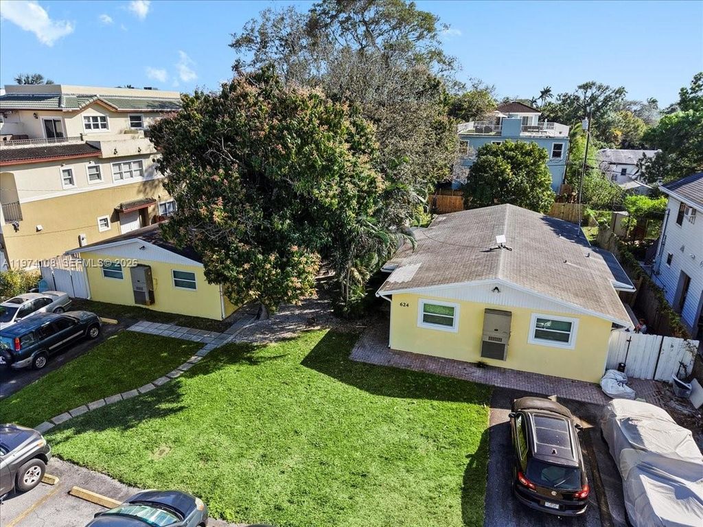 Photo of 620 SW 10th St, Fort Lauderdale, FL 33315 (MLS # A11974108)