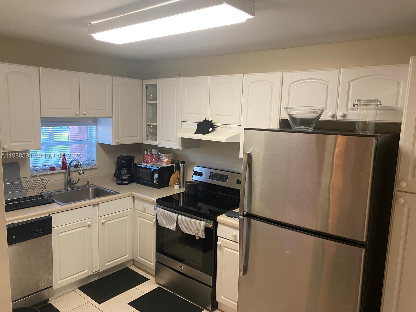 HOLLYBROOK GOLF - Residential Lease