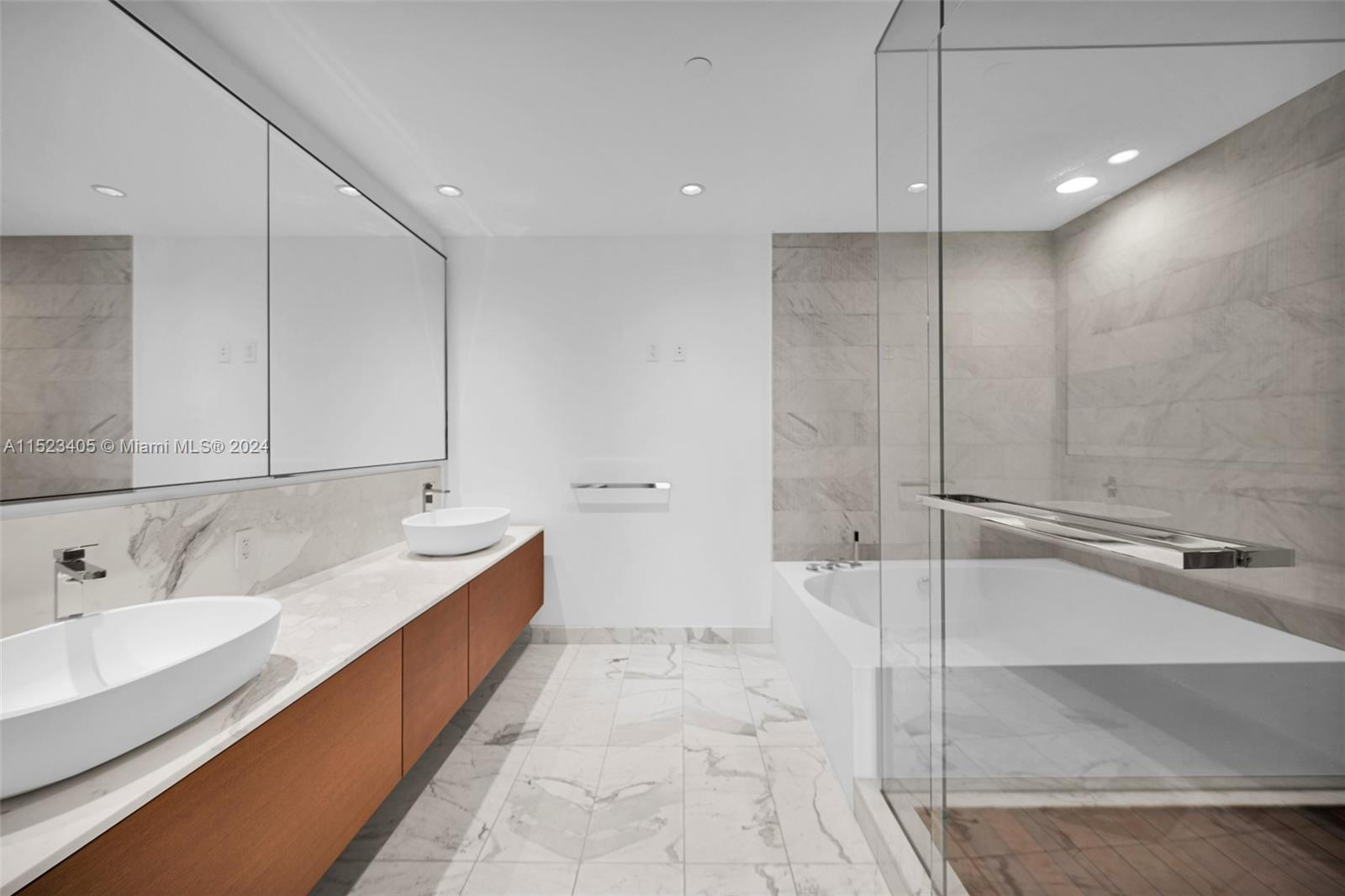 OCEANA BAL HARBOUR CONDO - Residential