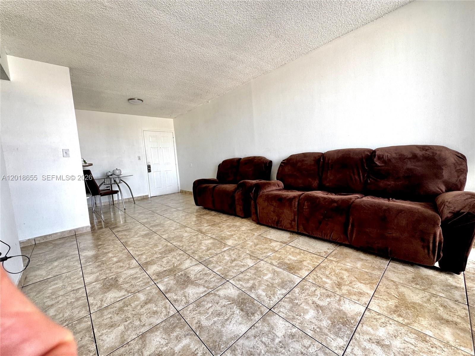 FONTAINEBLEAU GARDENS CON - Residential