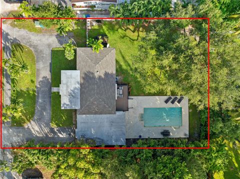 370 NE 159th St Miami FL 33162