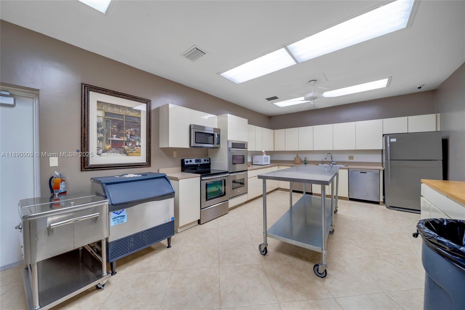 PLAZA SOUTH CONDO - Residential Lease