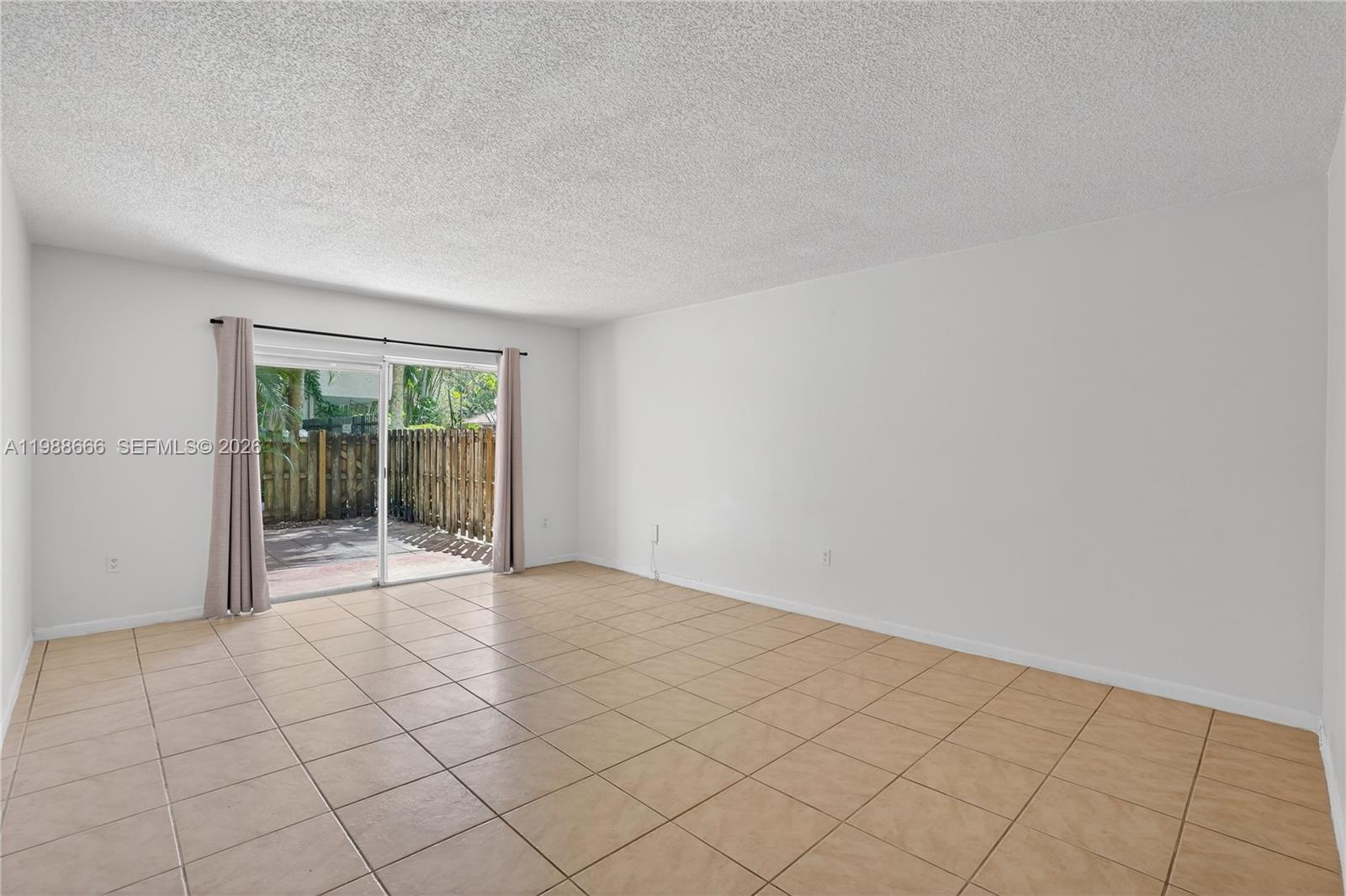 6904 N Kendall Dr F104