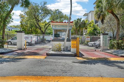 6904 N Kendall Dr F104 Pinecrest FL 33156