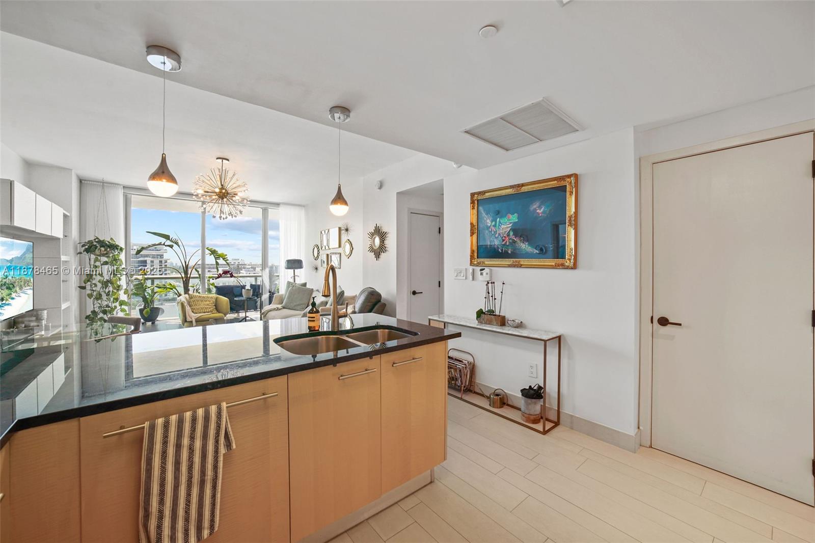 6799 Collins Ave 1006