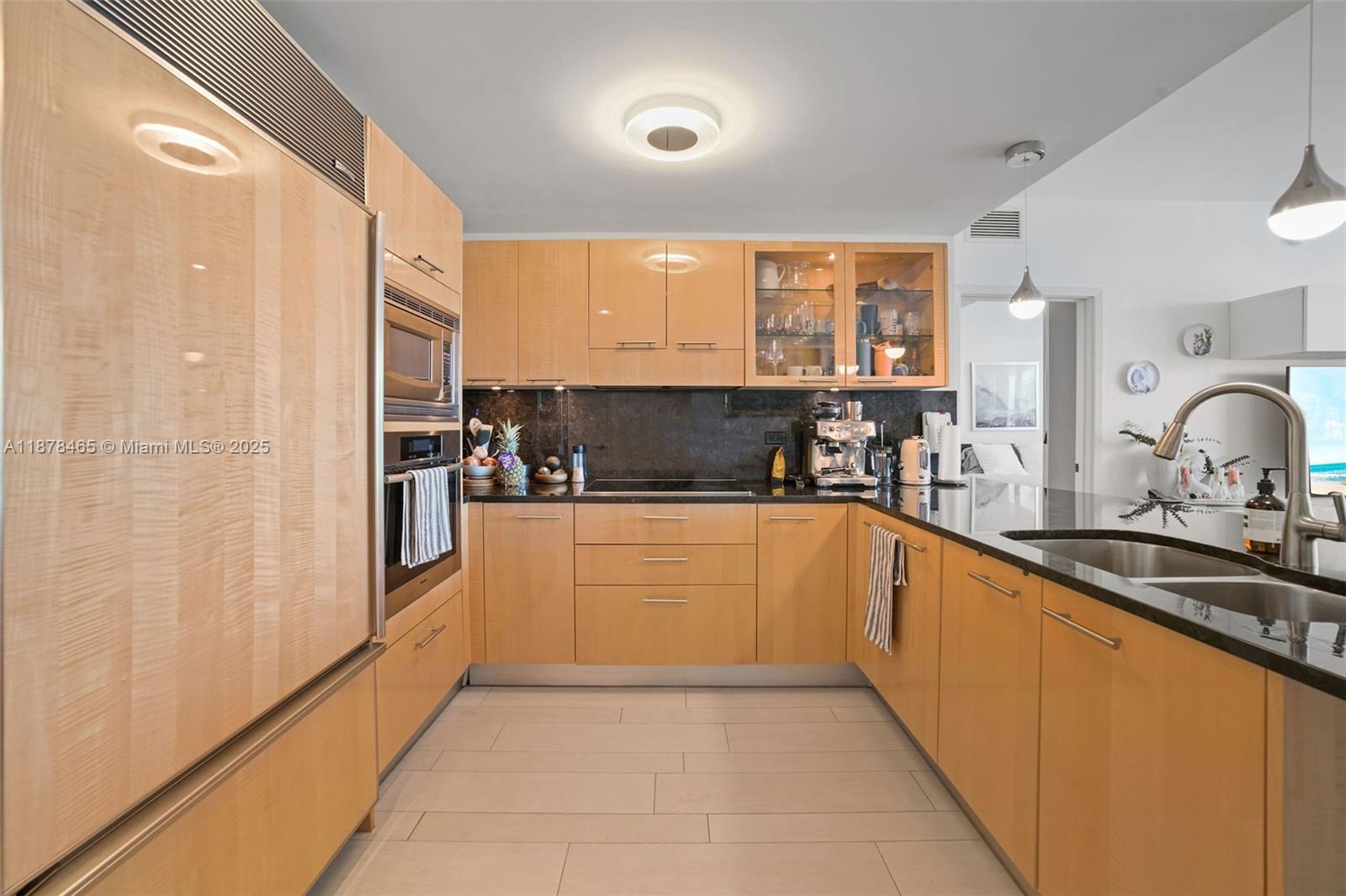 6799 Collins Ave 1006