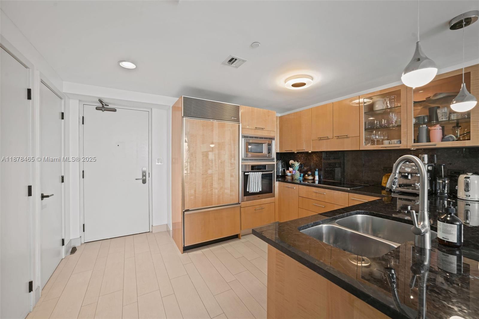 6799 Collins Ave 1006