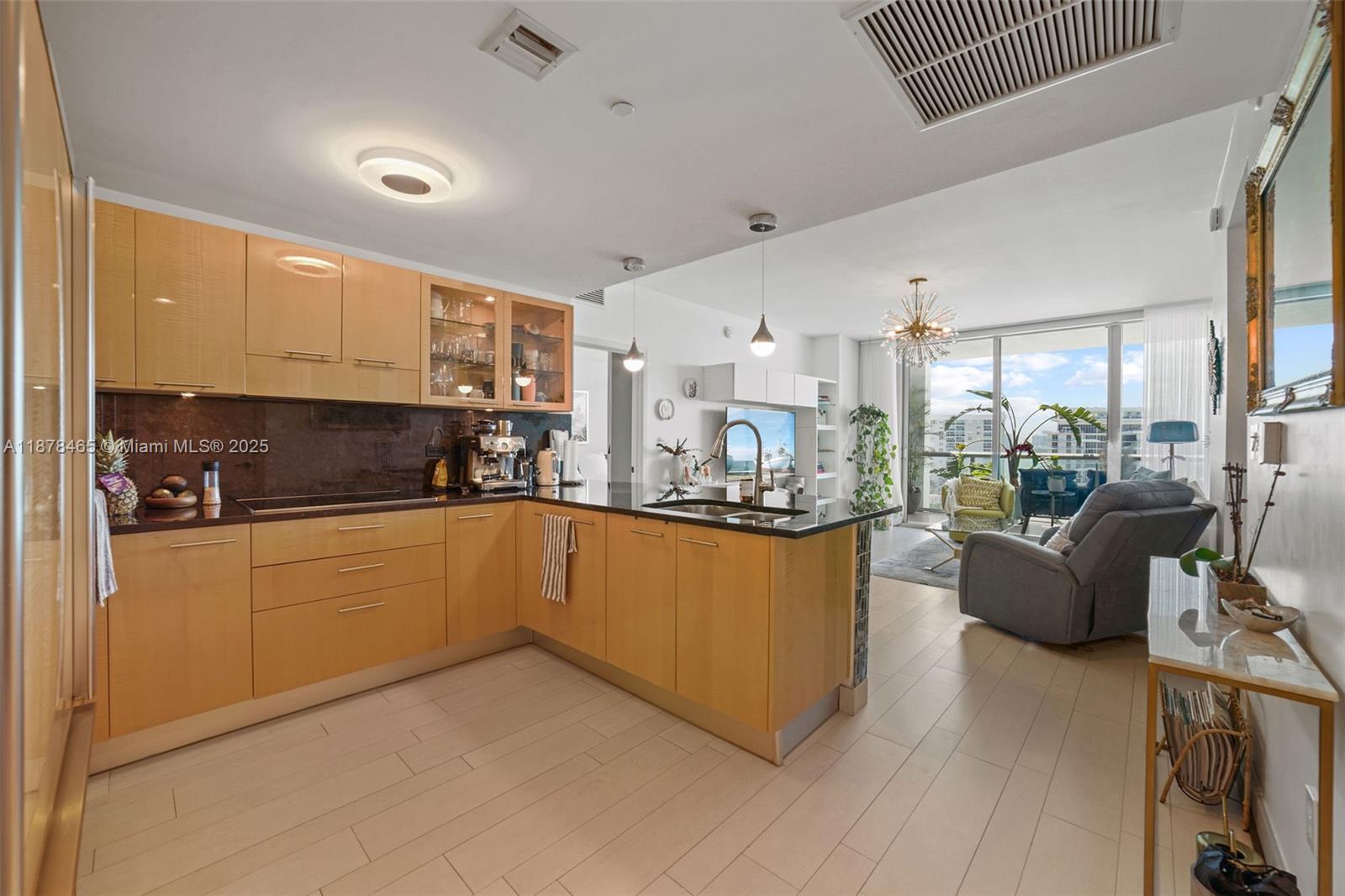 6799 Collins Ave 1006