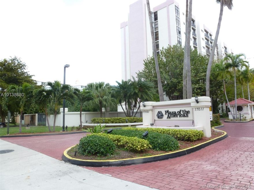 Beautiful furnished apt for seasonal rent is available, for 6 month only ( no more and no less ) one block from the beach, 24 Hrs. security, covered parking, close to Gulfstream Village, Aventura Mall and South Beach.