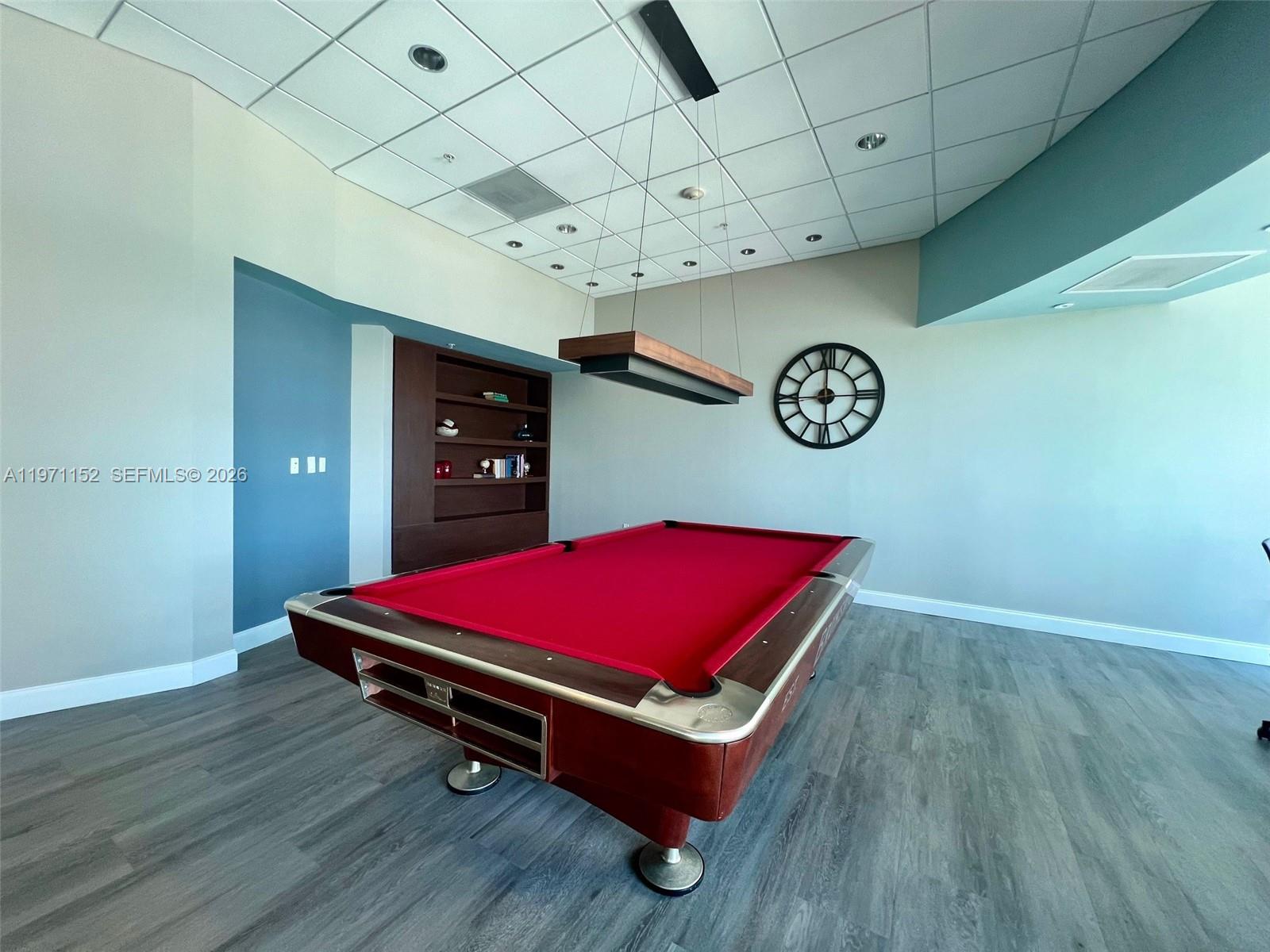 MET 1 CONDO - Residential