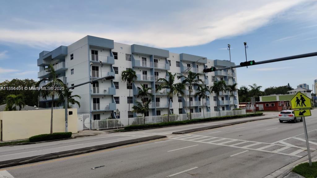 Enjoy modern living in this beautiful 2-bedroom, 2-bathroom apartment. The unit boasts an open kitchen and includes a washer and dryer, making laundry day a breeze. The building is gated and has an intercom system, providing an extra layer of security.