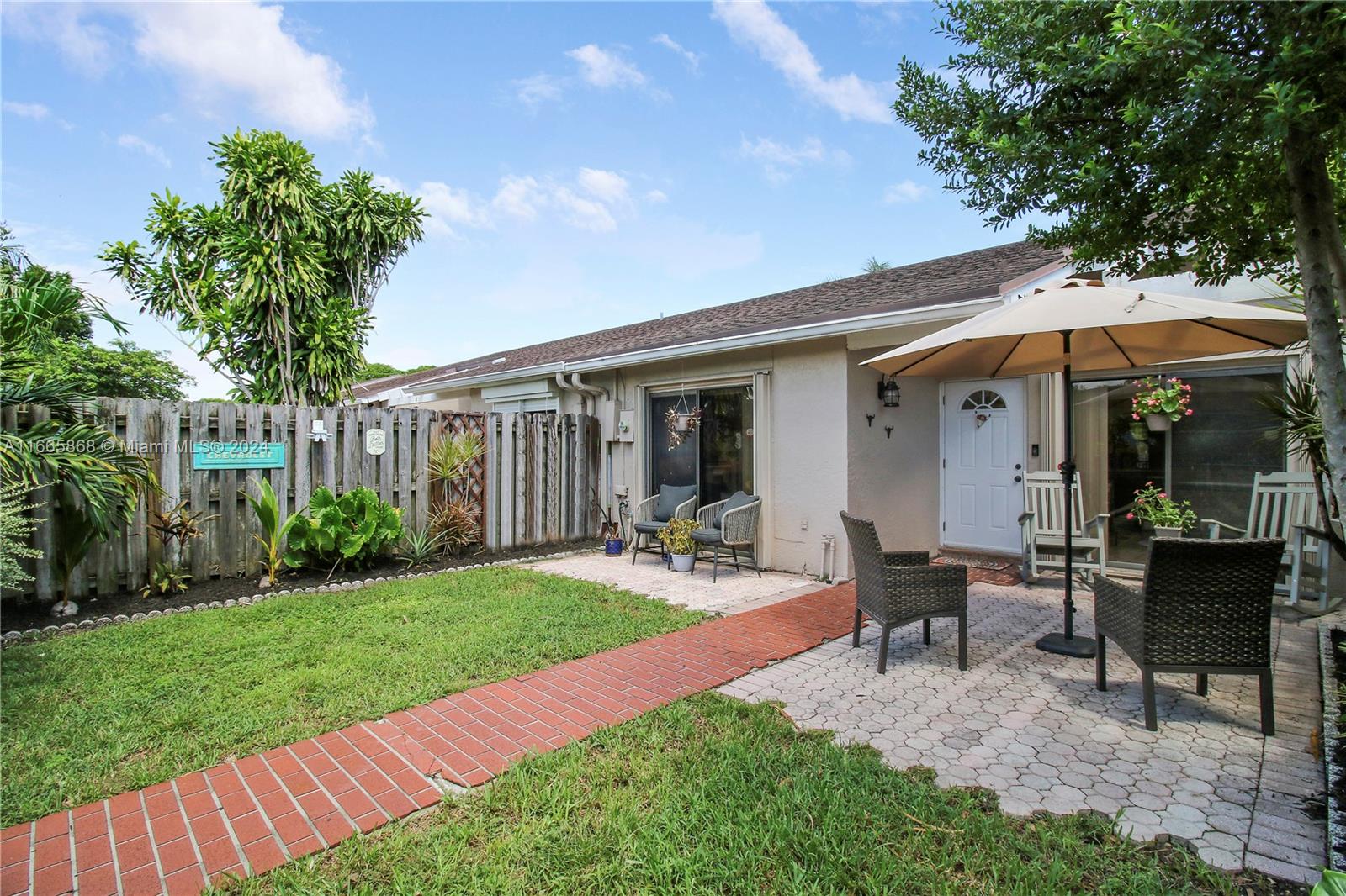 Photo 1 of 5112 E Lakes Dr 5112, Deerfield Beach, Florida, $339,000, Web #: 11665868