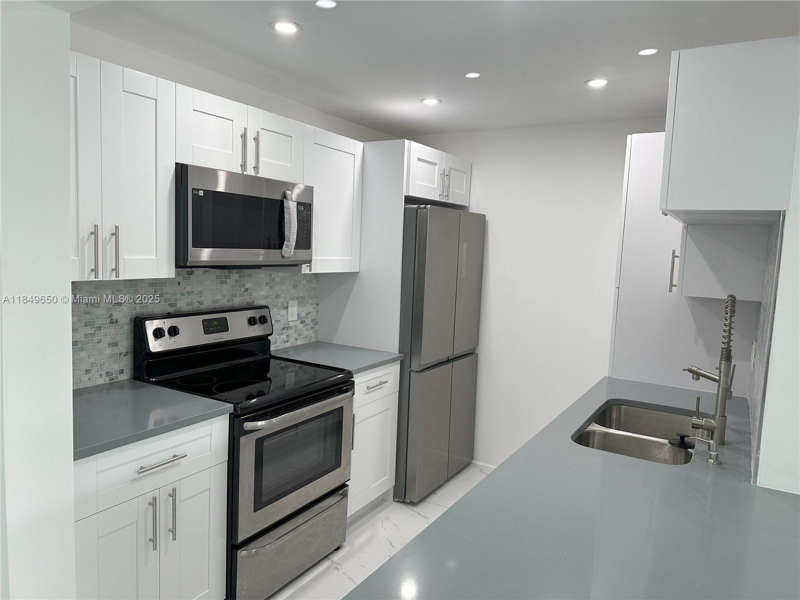 BEAUTIFUL, COMPLETELY REMODELED WATERFRONT CONDO, 2 BEDROOMS, AND 2 BATHROOMS. CUSTOM KITCHEN WITH WOOD CABINETS, QUARTZ COUNTERTOP, AND NEW STAINLESS STEEL APPLIANCES. PORCELAIN FLOOR INSTALLED. NEW GORGEOUS BATHROOMS WITH PORCELAIN AND CROME FIXTURES. CORNER UNIT WITH A WONDERFUL VIEW OF THE CANAL AND GARDEN. LOT OF STORAGE ROOM. CLOSE TO FAU, WORSHIP PLACE, RESTAURANT, AND MAJOR HWY.