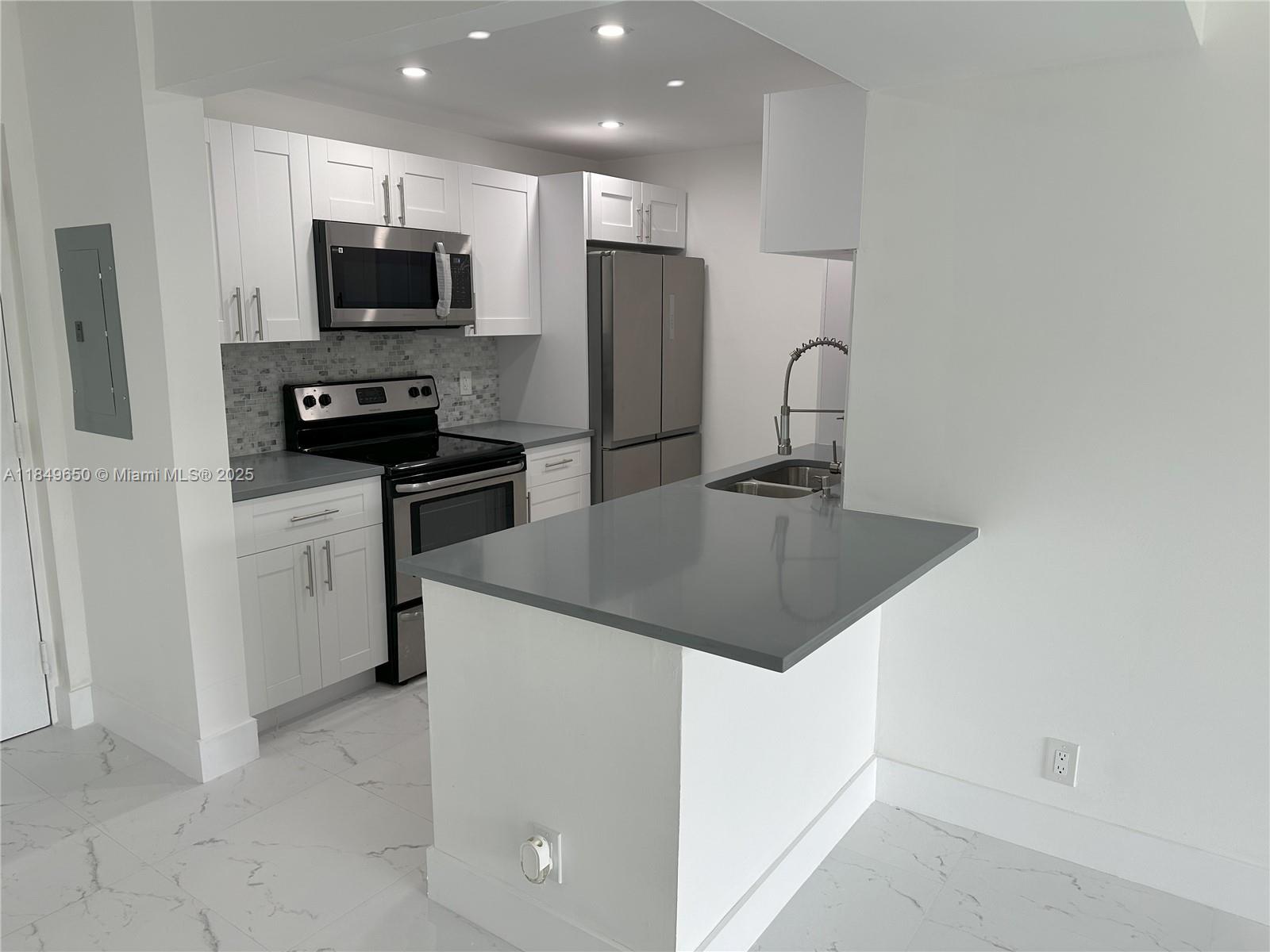 450 NW 20th St 1020
