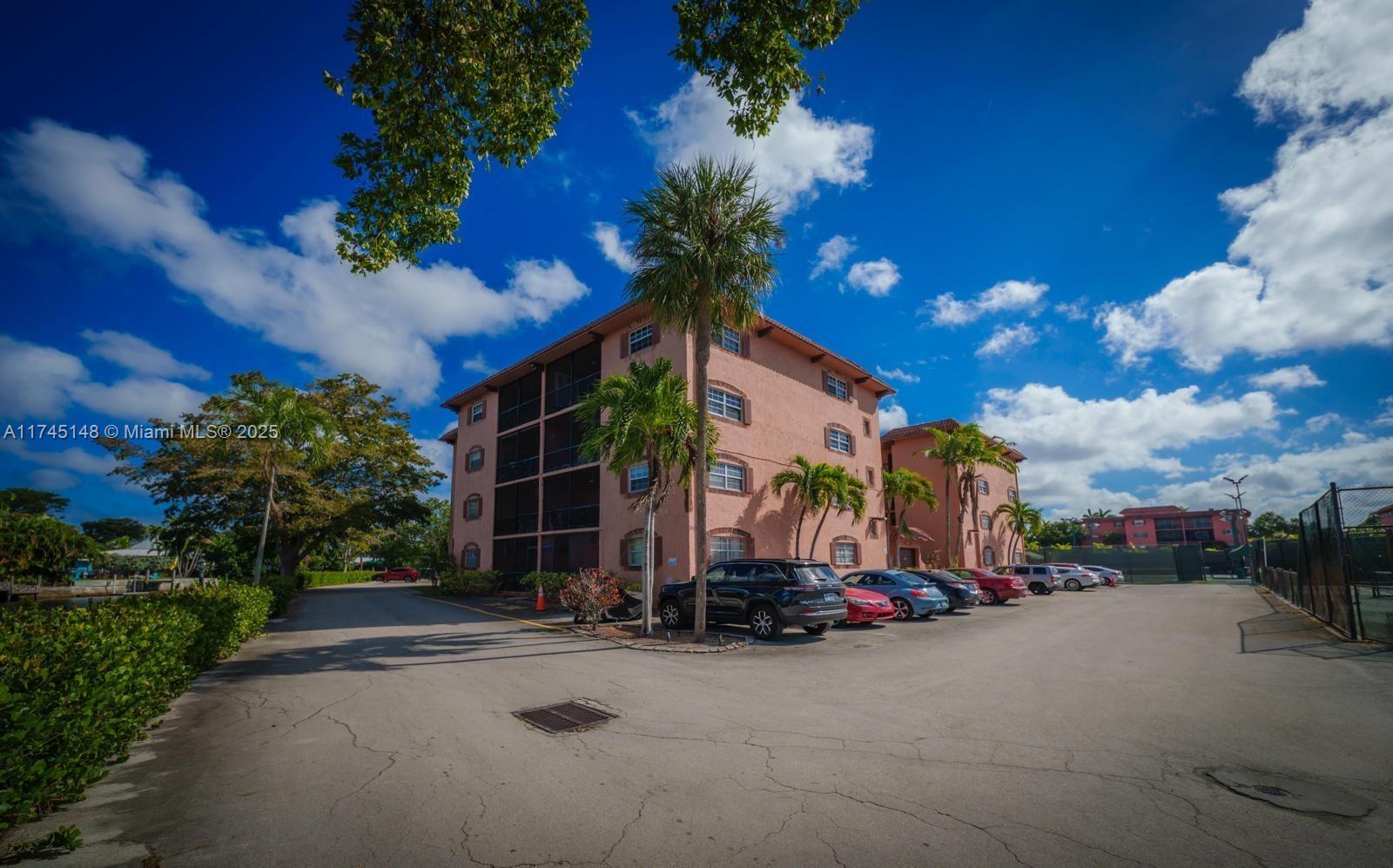 610 Tennis Club Dr 204