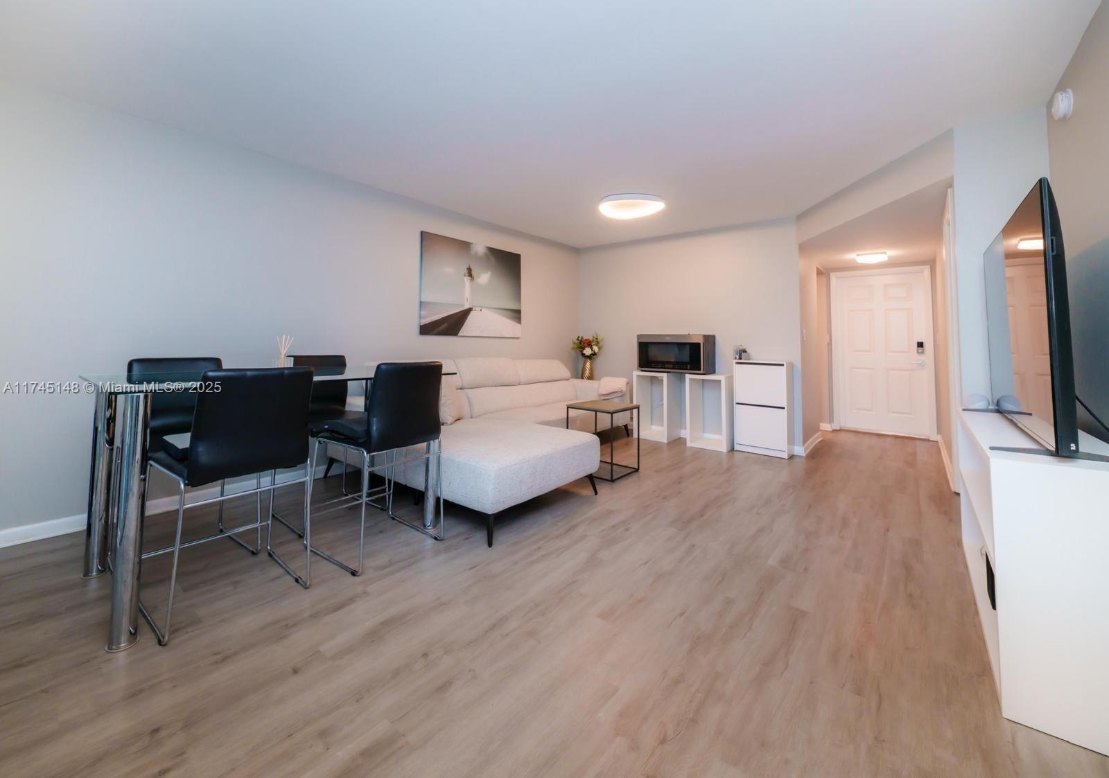 TENNIS CLUB WINGFIELD CON - Residential