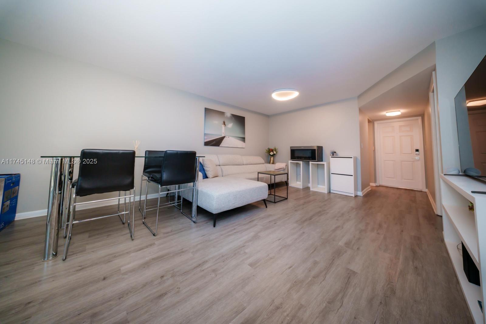 TENNIS CLUB WINGFIELD CON - Residential
