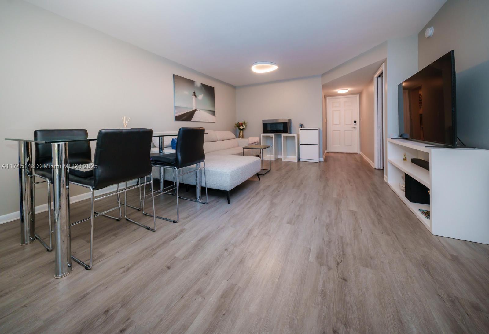 TENNIS CLUB WINGFIELD CON - Residential