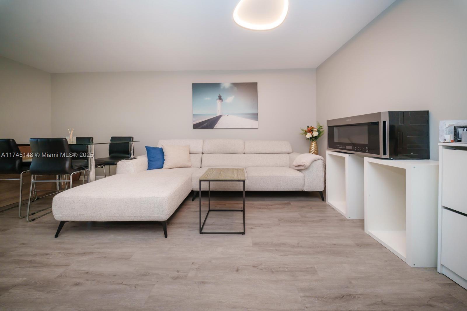TENNIS CLUB WINGFIELD CON - Residential