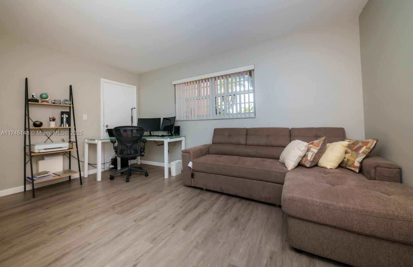TENNIS CLUB WINGFIELD CON - Residential