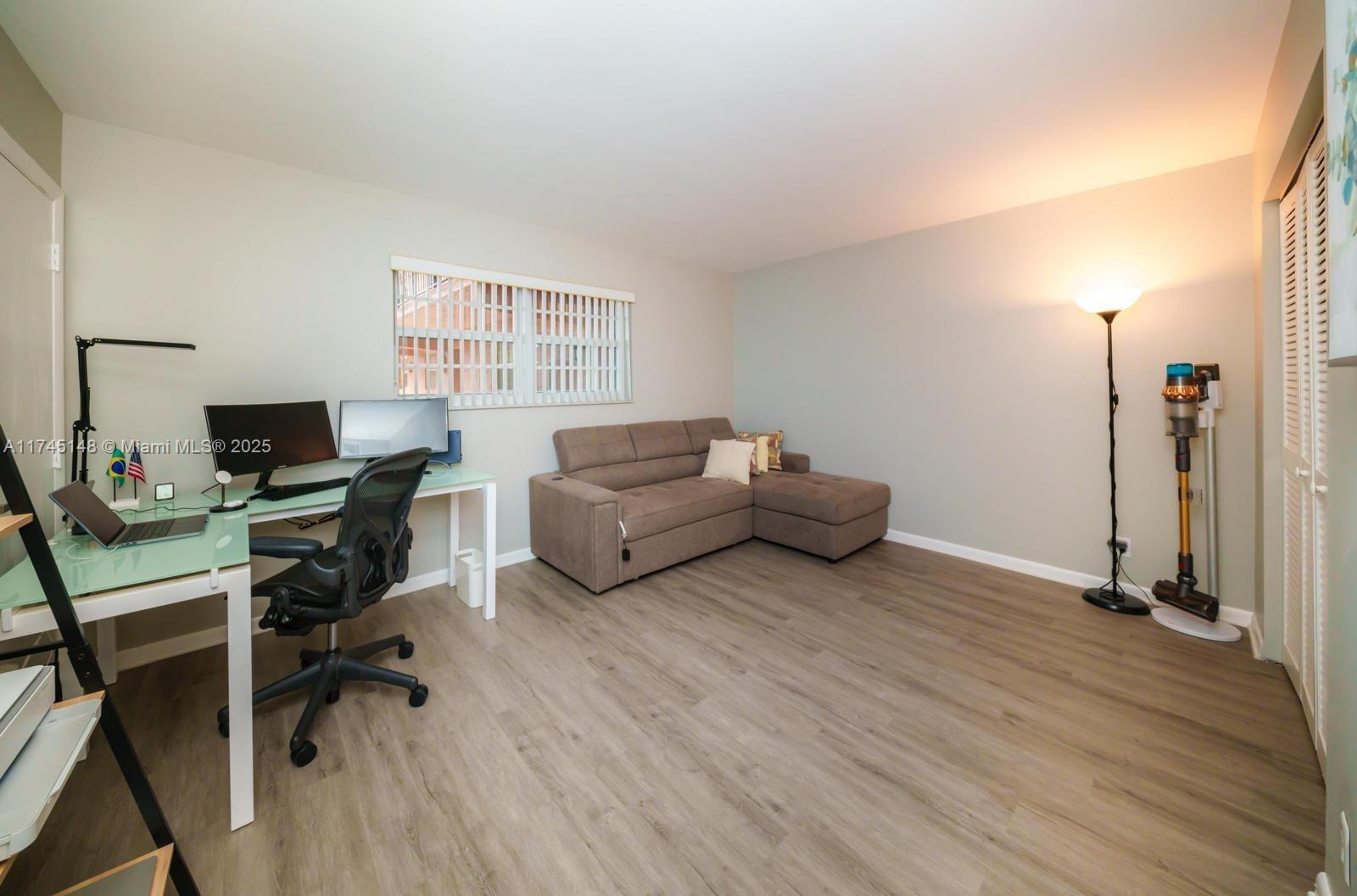 TENNIS CLUB WINGFIELD CON - Residential
