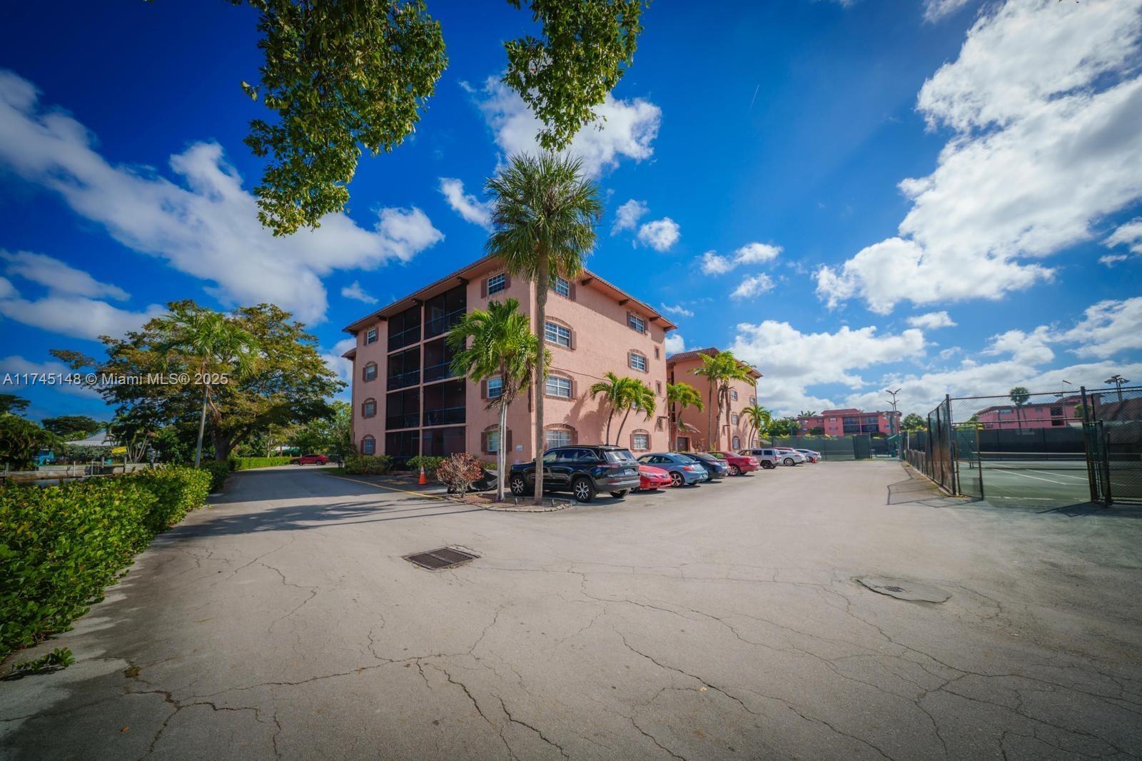 Property for Sale at 610 Tennis Club Dr 204, Fort Lauderdale, Broward County, Florida - Bedrooms: 2 
Bathrooms: 2  - $268,500