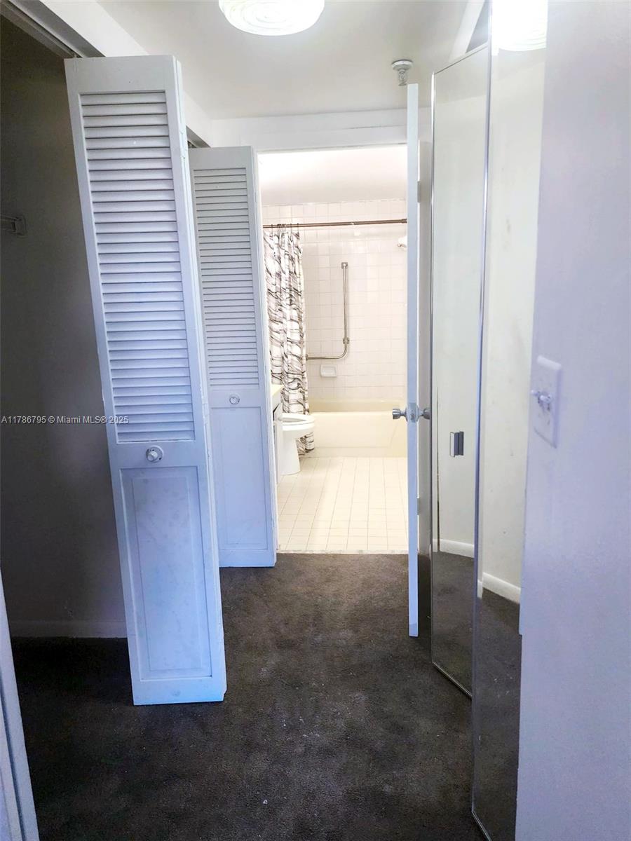901 Hillcrest Dr 211