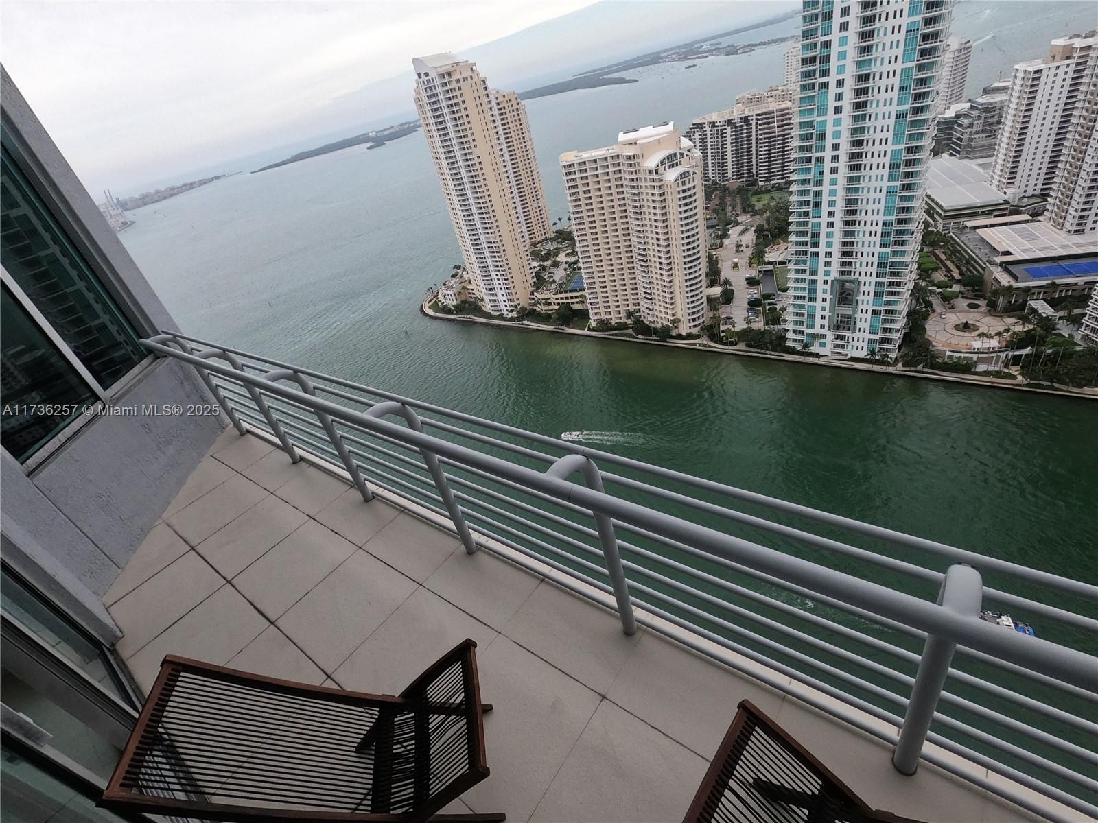 325 S Biscayne Blvd UPH19