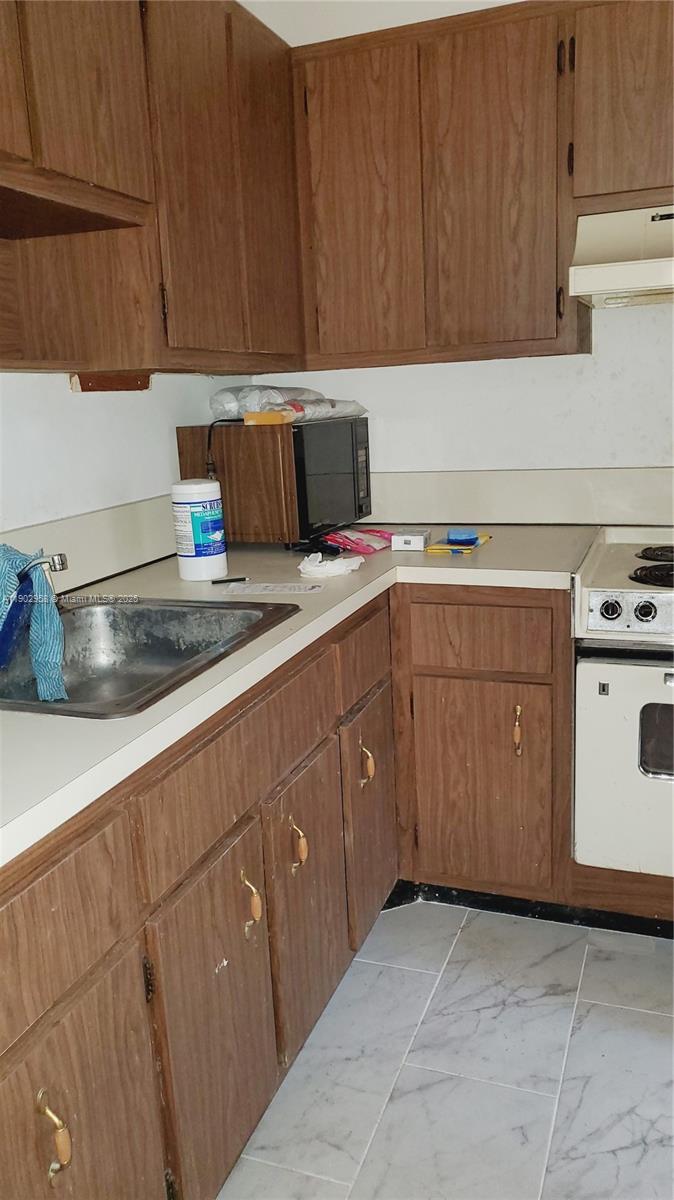 LAKEVIEW GARDENS CONDO - Residential