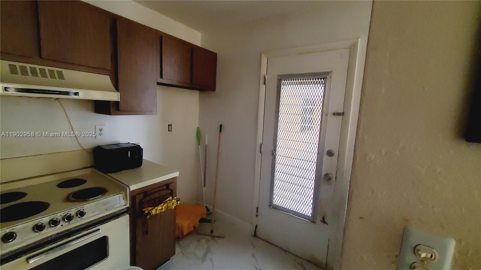 LAKEVIEW GARDENS CONDO - Residential