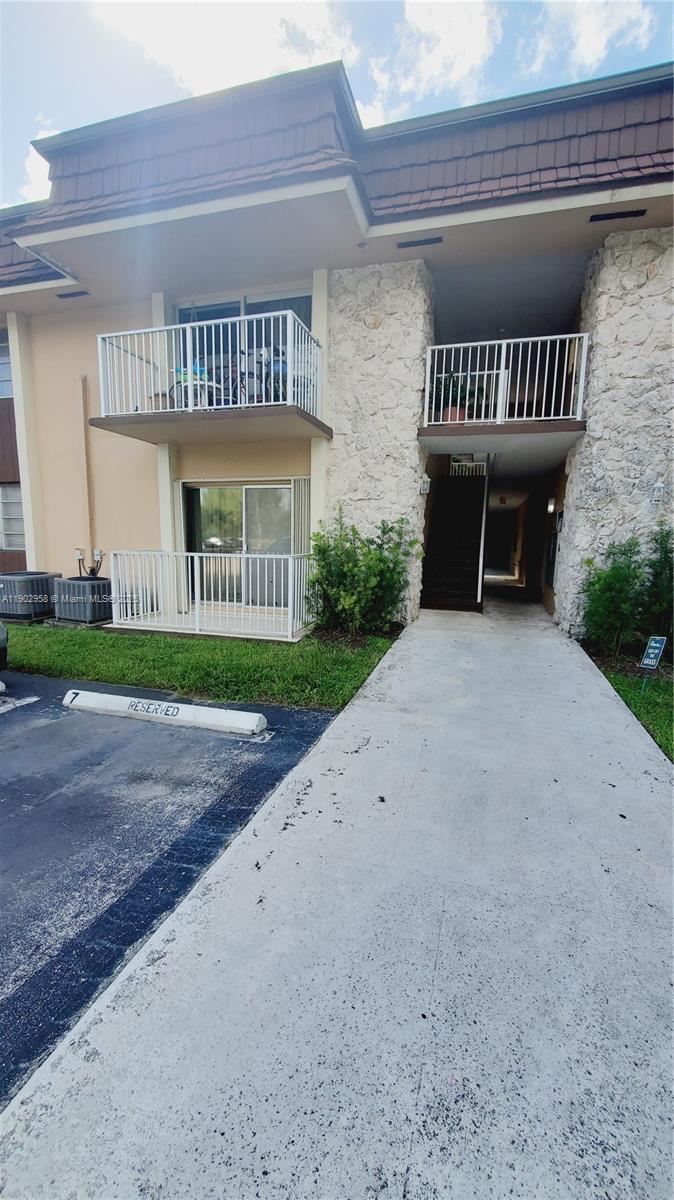 LAKEVIEW GARDENS CONDO - Residential