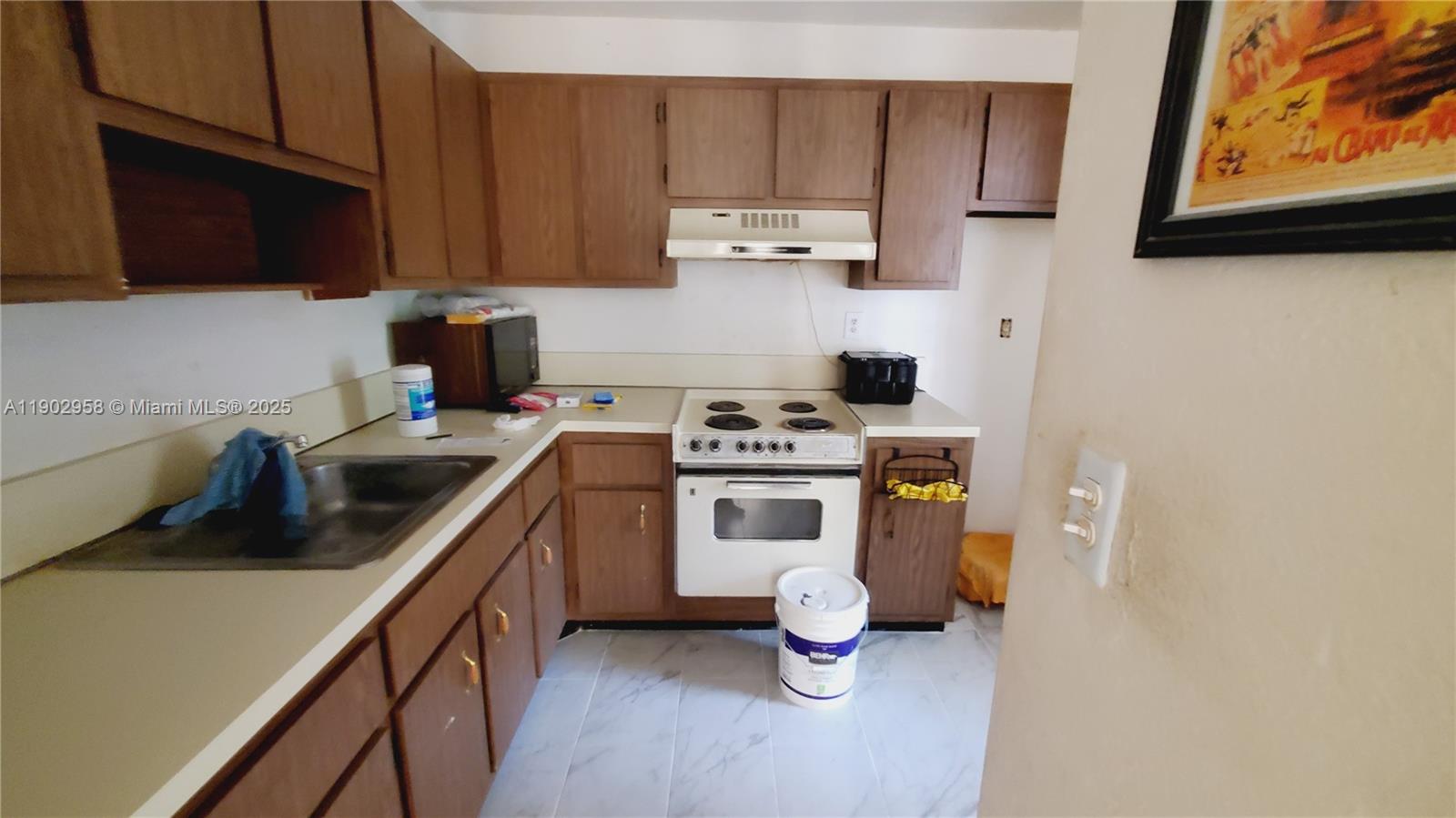 LAKEVIEW GARDENS CONDO - Residential