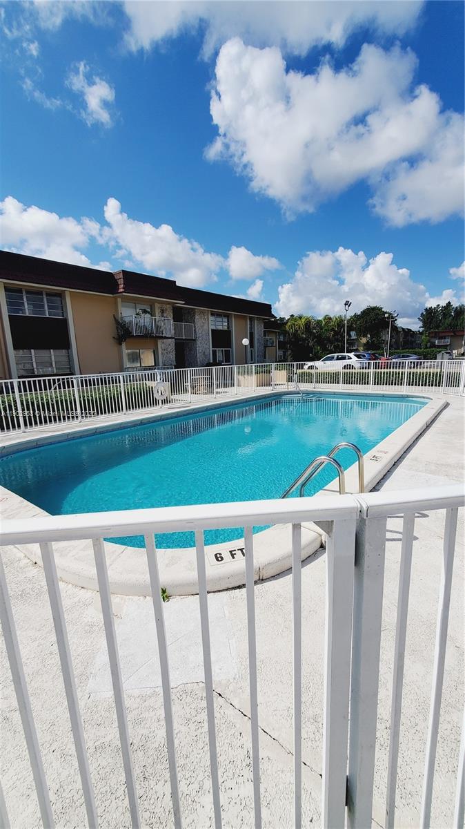 LAKEVIEW GARDENS CONDO - Residential