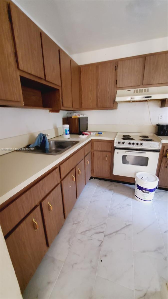 LAKEVIEW GARDENS CONDO - Residential