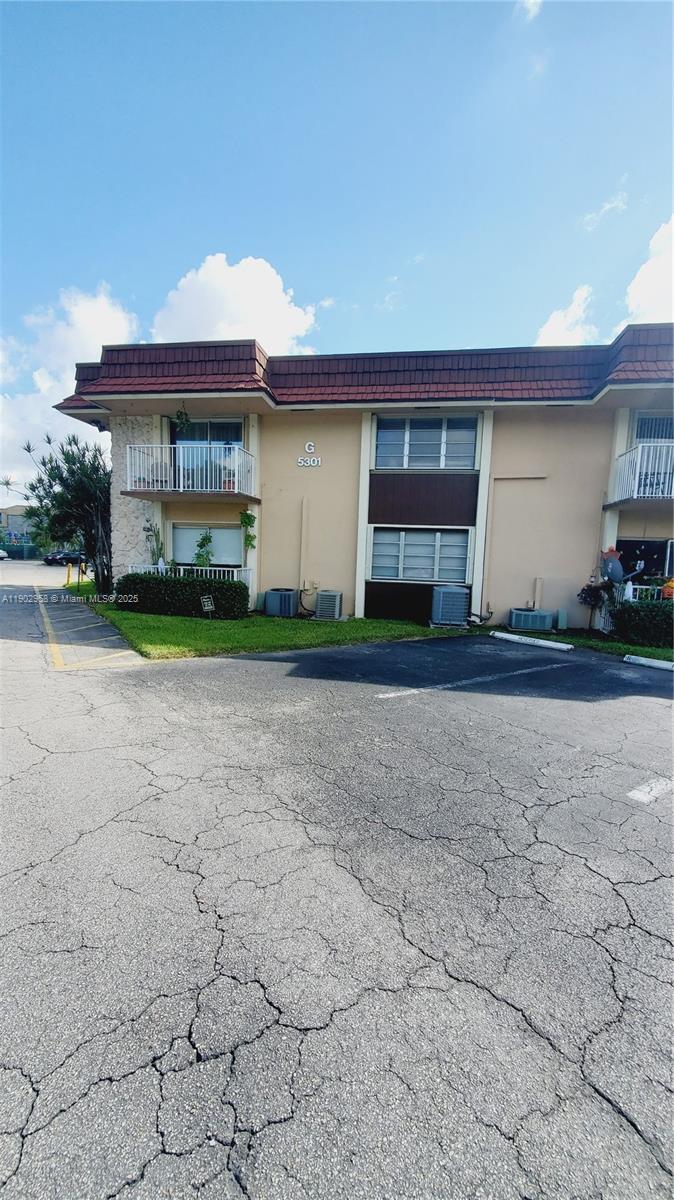 LAKEVIEW GARDENS CONDO - Residential