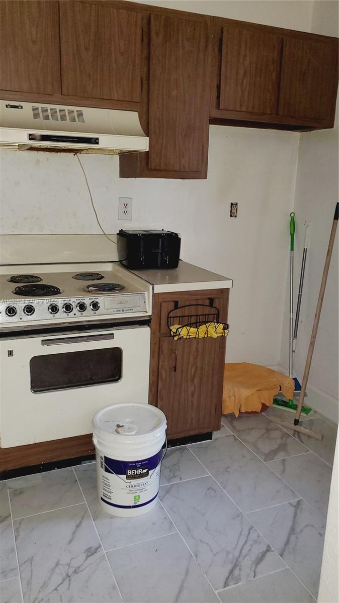 LAKEVIEW GARDENS CONDO - Residential
