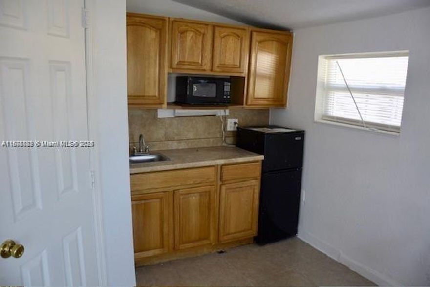 Well-located efficiency with private entrance.