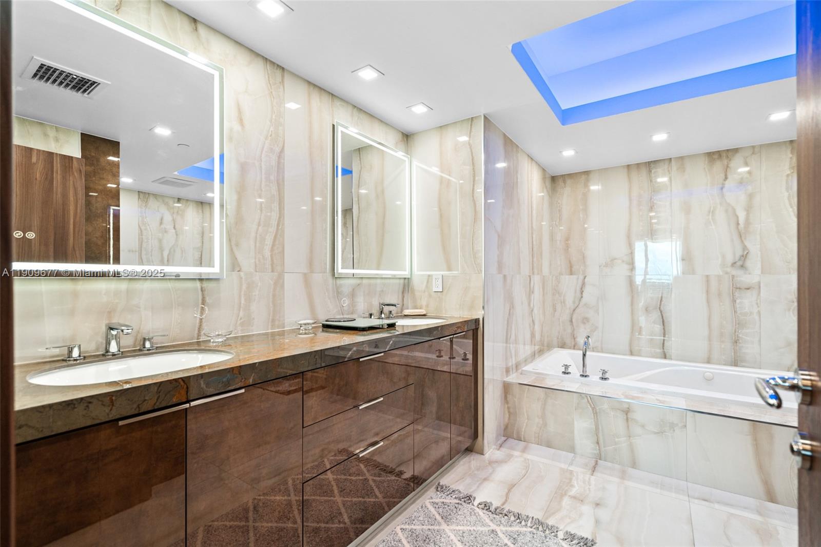 SOLIMAR CONDO - Residential