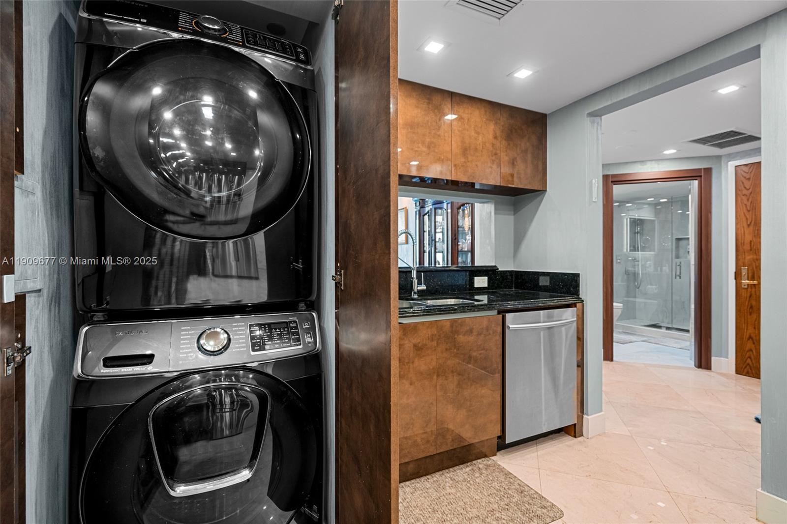 SOLIMAR CONDO - Residential