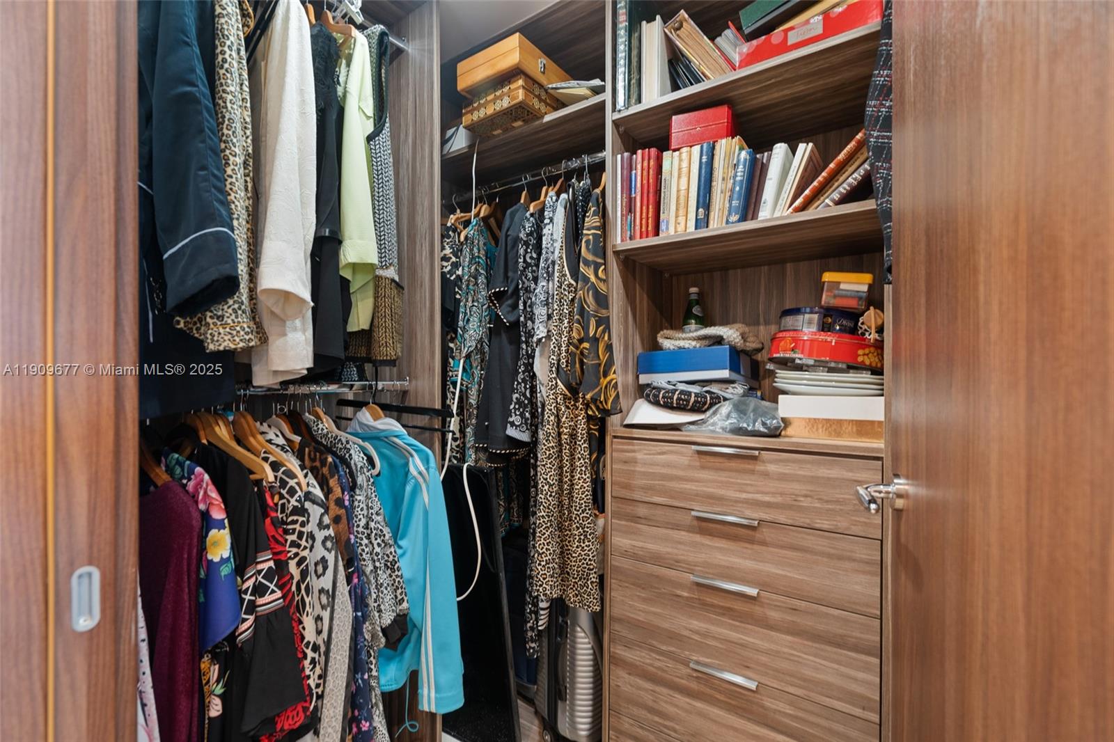 SOLIMAR CONDO - Residential