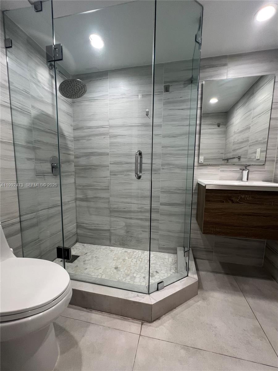 BRICKELL BAY CLUB CONDO - Residential