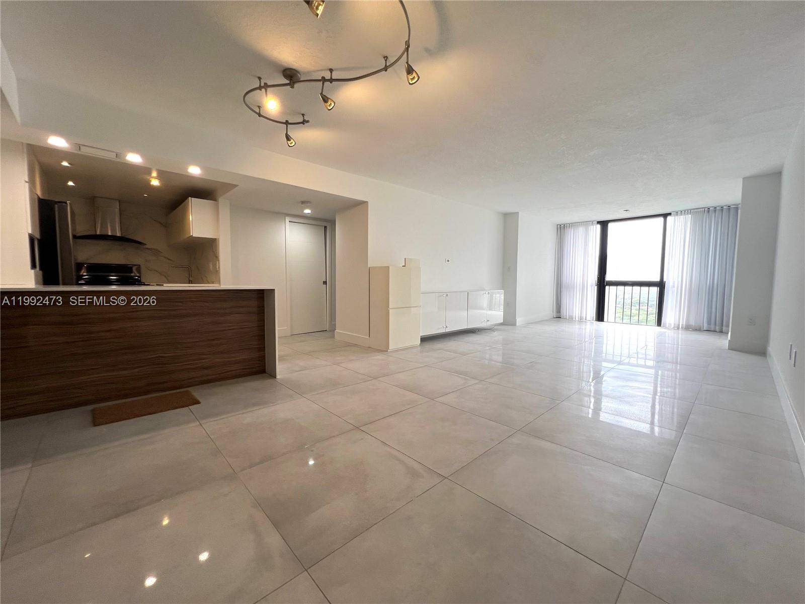 BRICKELL BAY CLUB CONDO - Residential