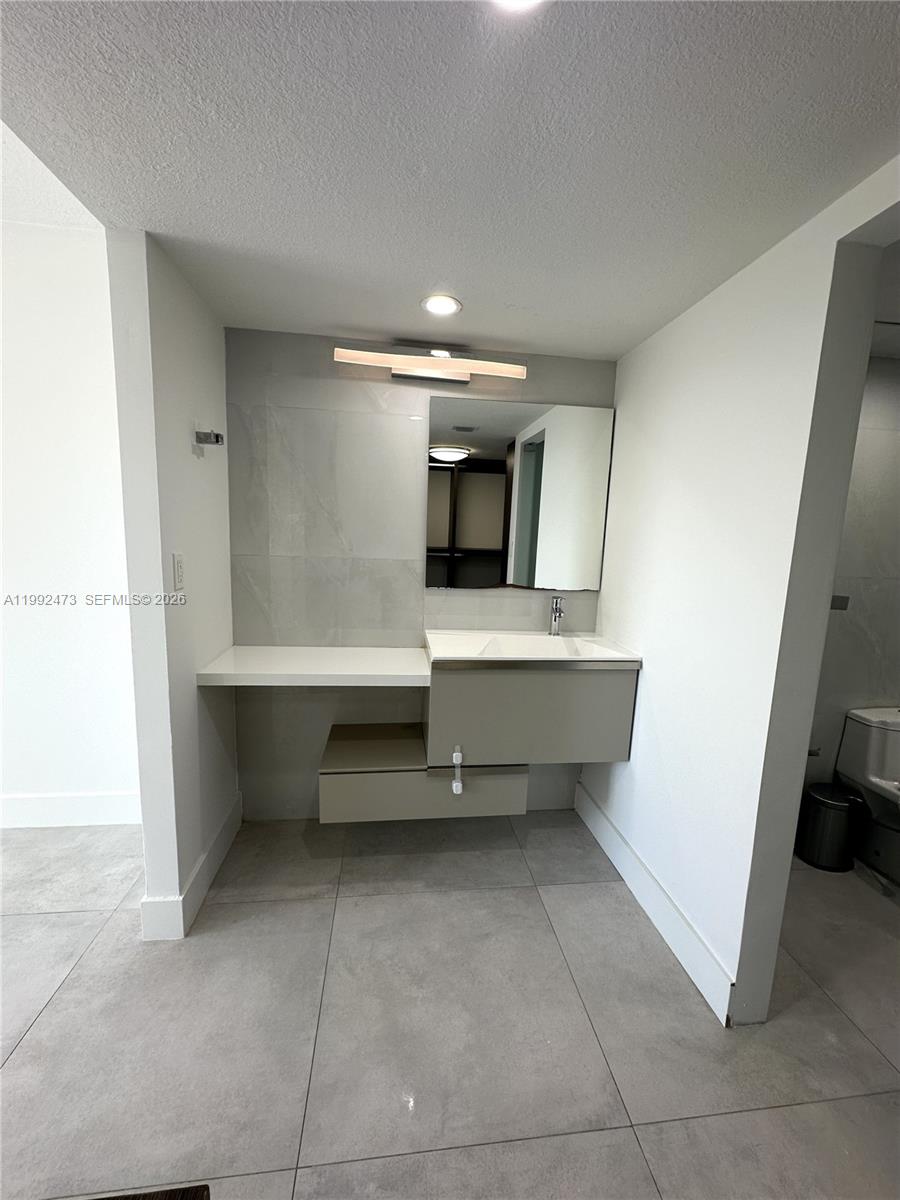 BRICKELL BAY CLUB CONDO - Residential