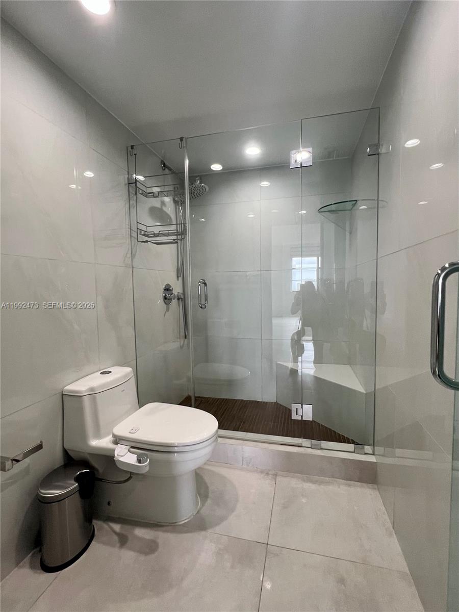 BRICKELL BAY CLUB CONDO - Residential